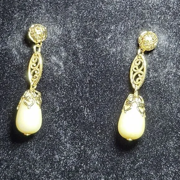 Vintage Avon Gold Tone And Ivory Filigree Preirced Drop Earrings - Picture 4 of 12